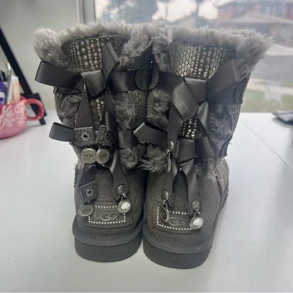 UGG Ugg Bailey Bow
Bling Flat Boot Sparkly Gray Boots Size 6 - Picture 5 of 15